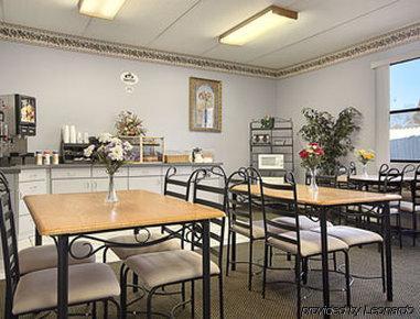 Super 8 By Wyndham Knoxville Downtown Area Restaurant foto